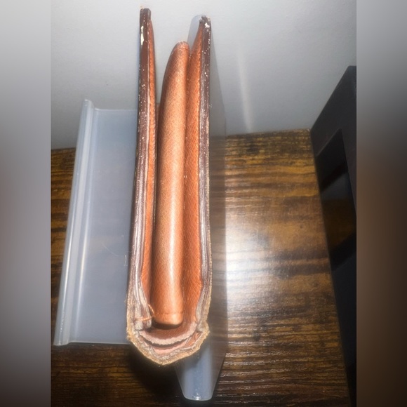 Louis Vuitton Men’s Monogram Bi-Fold Wallet - Picture 5 of 16